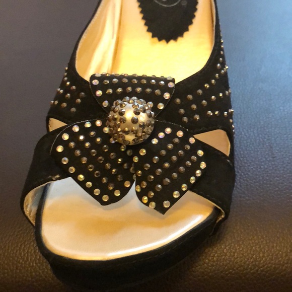 Sandals - Picture 4 of 5